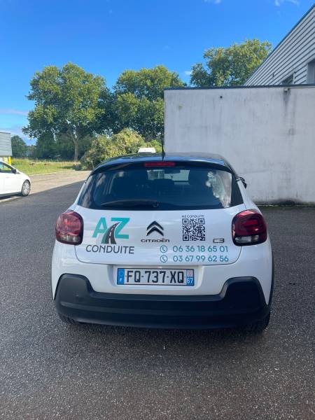 Marquage véhicule personnalisé réalisé dans notre atelier à Hoenheim dans le Bas-Rhin, pour l’auto-école AZ Conduite Strasbourg