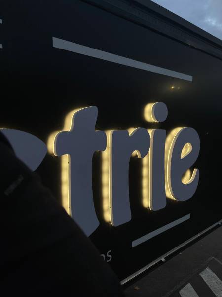 Enseigne lumineuse rétro-éclairée