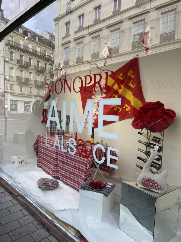 Marquage de vitrine pour le  Monoprix de Strasbourg place Kleber