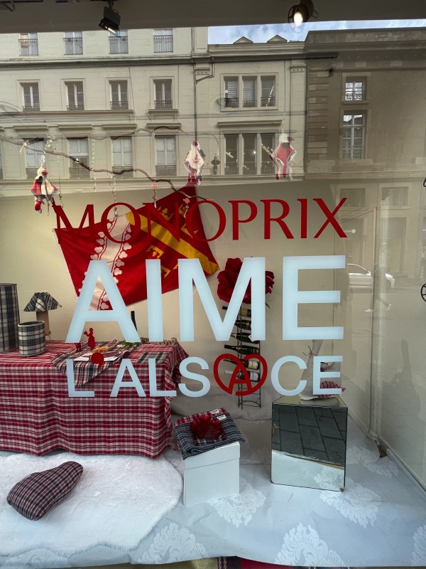 Marquage de vitrine pour le  Monoprix de Strasbourg place Kleber