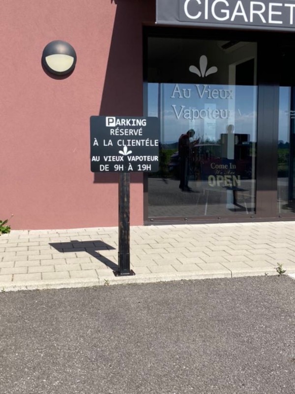 Réalisation de panneaux signalétique pour le stationnement des voitures pour le vieux vapoteur de Hoerdt proche de Strasbourg