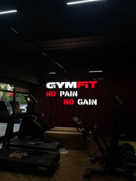 Conception, production et pose d'une enseigne lumineuse intérieur pour Gymfit à Strasbourg.