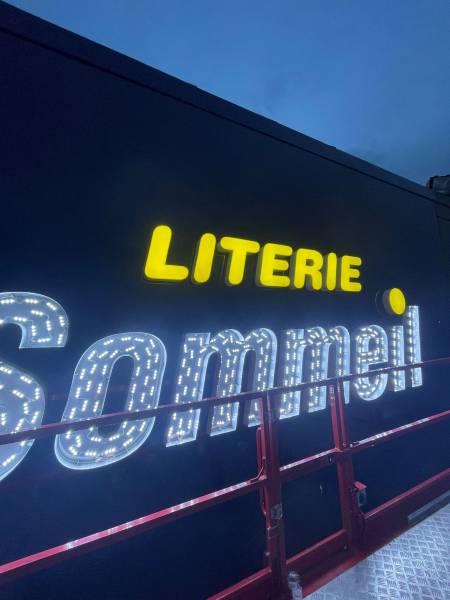 Enseigne caisson lumineux