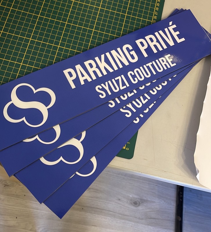 Fabrication sur mesure de plaque de parking privé pour la boutique Syuzi couture à Haguenau proche Strasbourg