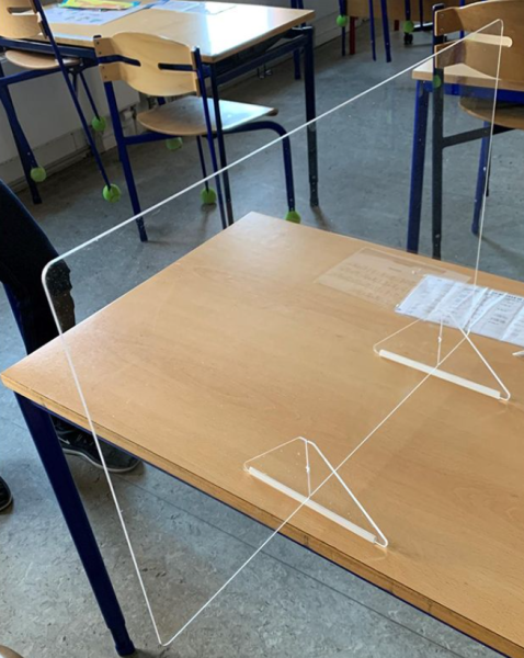 SÉPARATION DE BUREAU, COMPTOIR ET TABLE EN PLEXIGLASS ANTI CORONAVIRUS A STRASBOURG