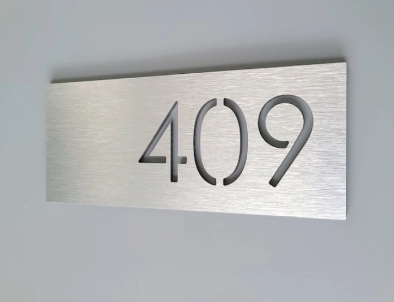 Découpe laser métal pour fabrication de numéro sur mesure à Haguenau