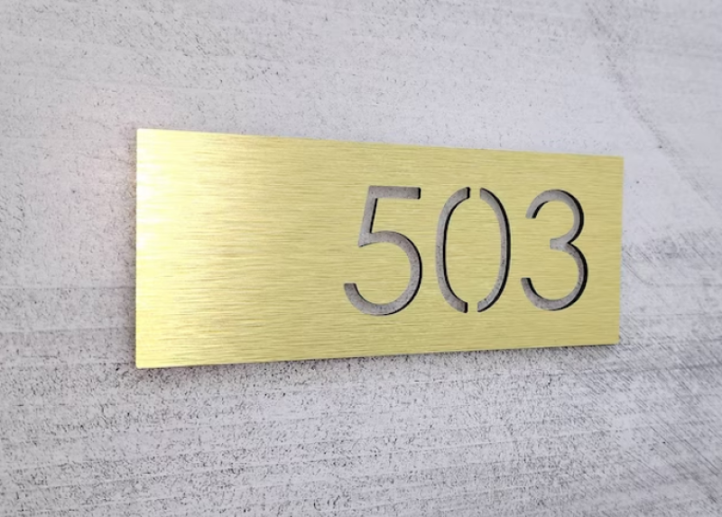 Découpe laser métal pour fabrication de numéro sur mesure à Haguenau