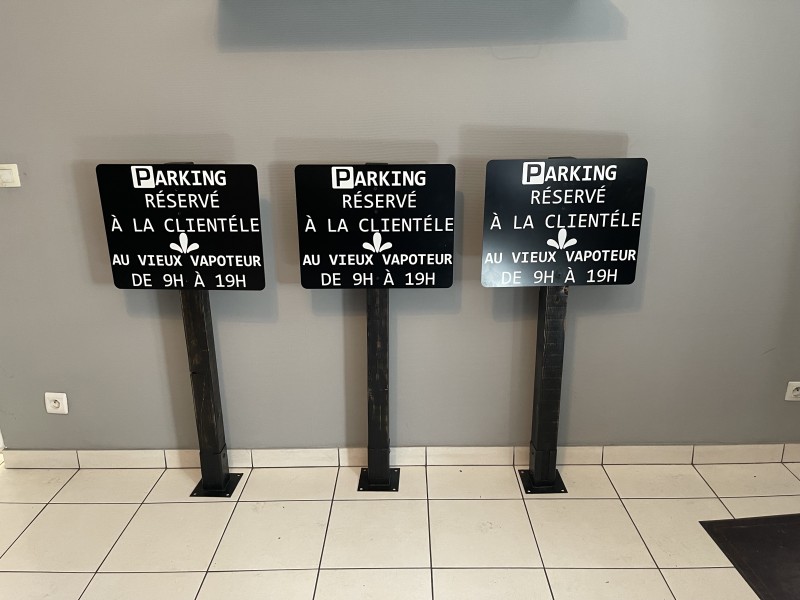 Réalisation de panneaux signalétique pour le stationnement des voitures pour le vieux vapoteur de Hoerdt proche de Strasbourg