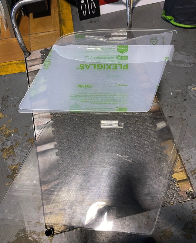 Création de Fichier et découpe de vitre en Plexiglass à Hoenheim pour voiture de course de piste sur Strasbourg