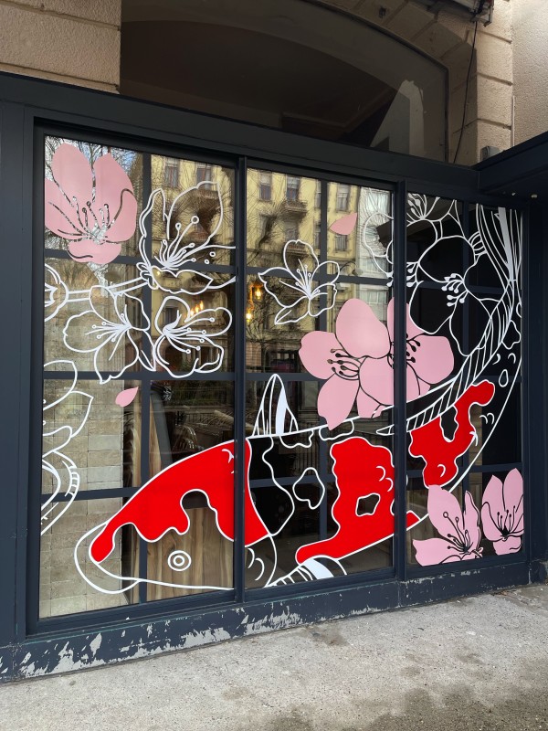 Création sur mesure de vitrophanie décorative pour un nouveau restaurant sur Strasbourg